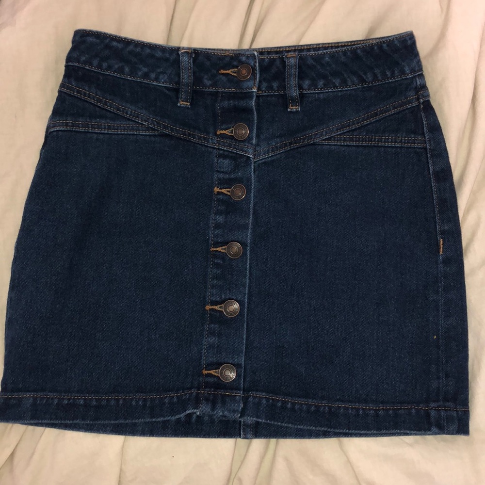 BUTTON UP, DARK WASH DENIM SKIRT